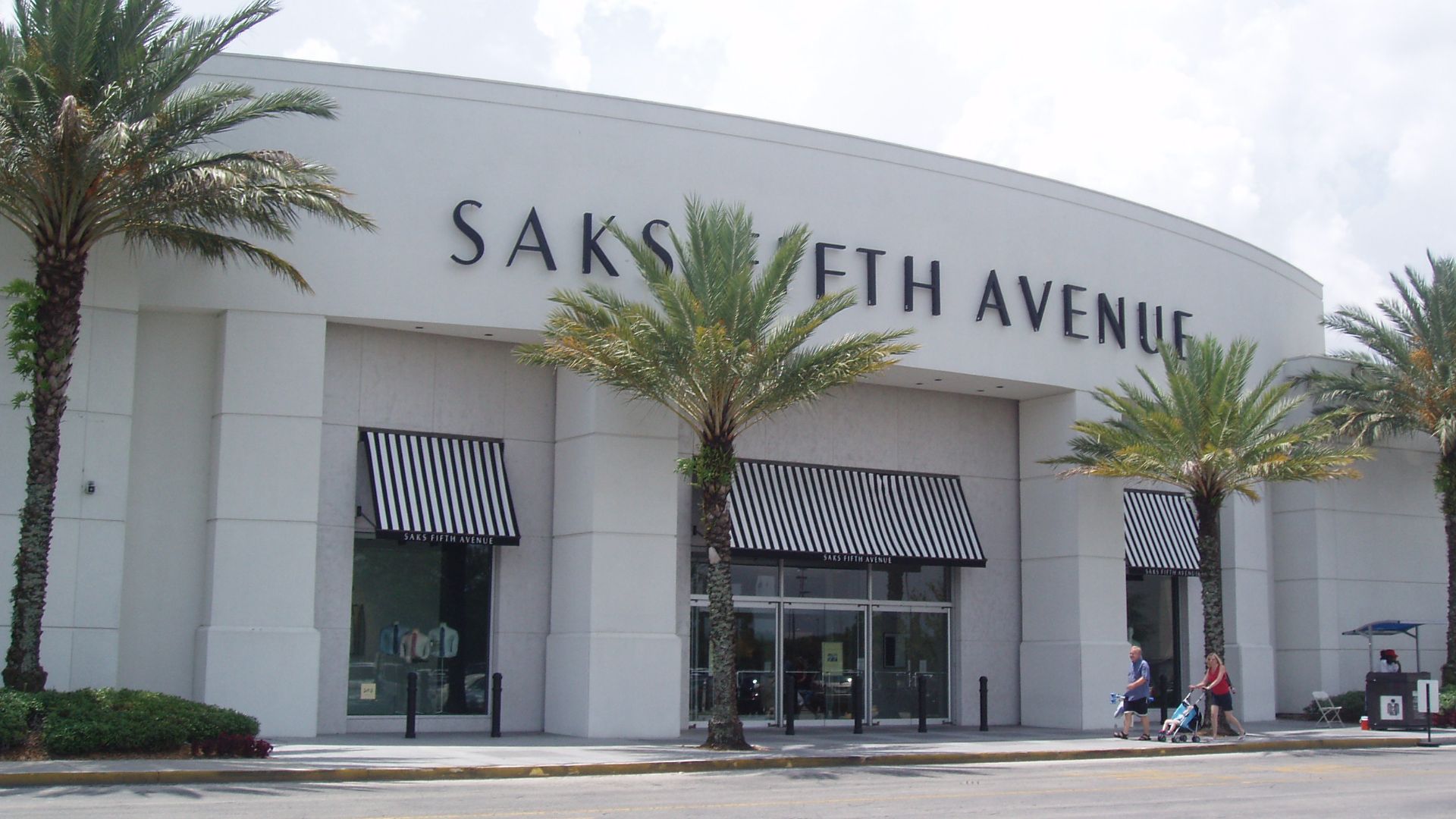 File:Sak's Fifth Avenue.JPG