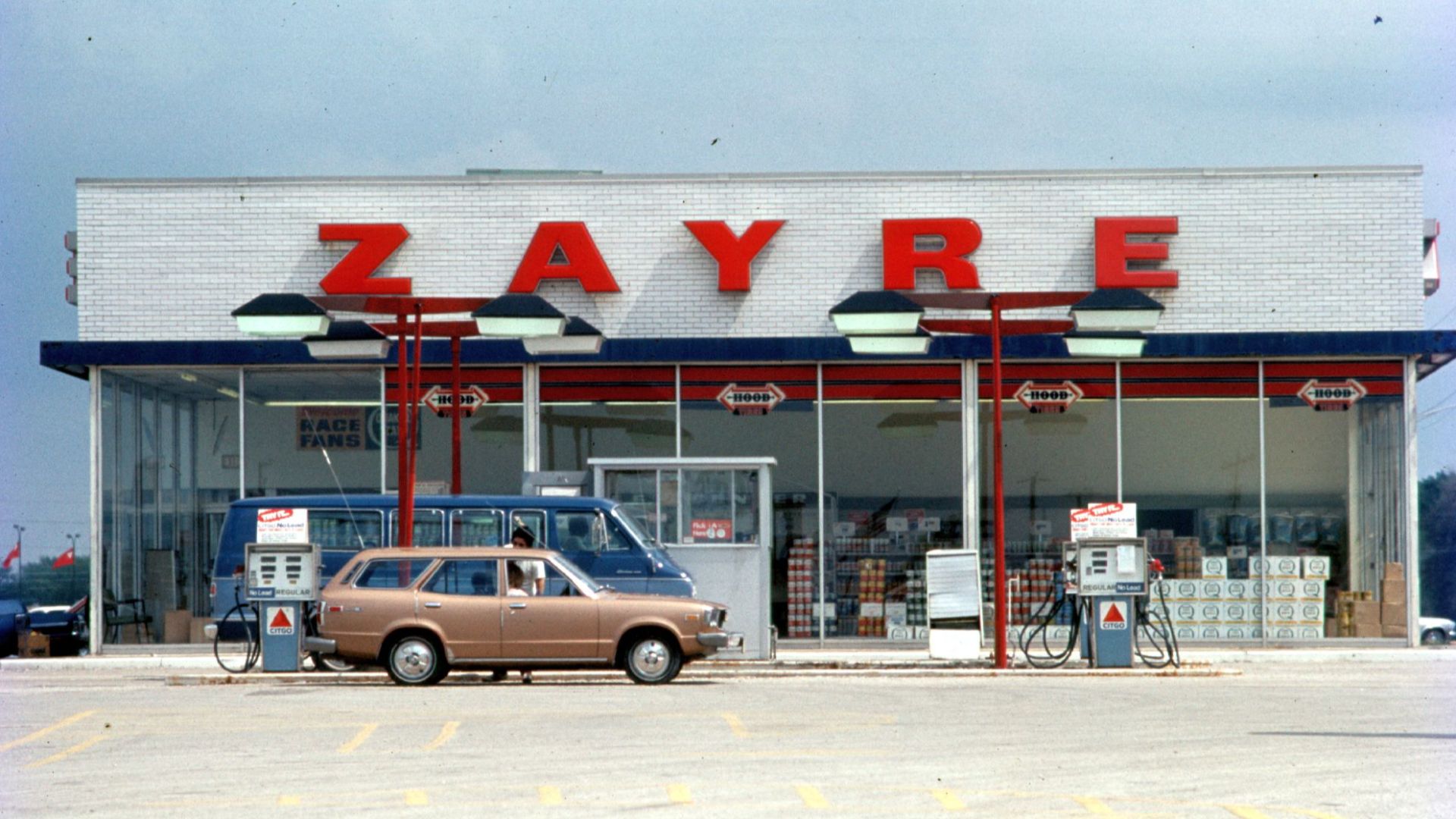 File:Zayre gas station in Addison, IL.jpg