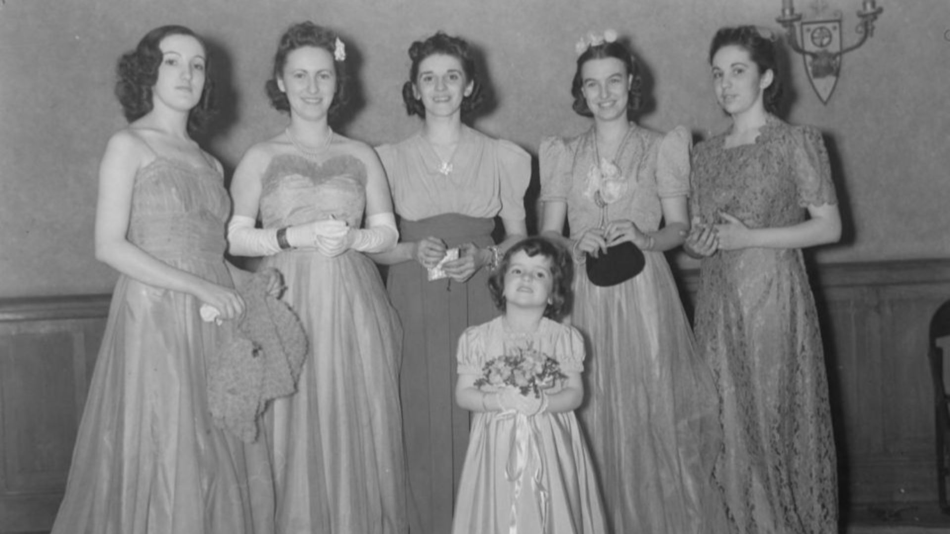 File:Fashion. Parade d'Élégances BAnQ P48S1P03679.jpg