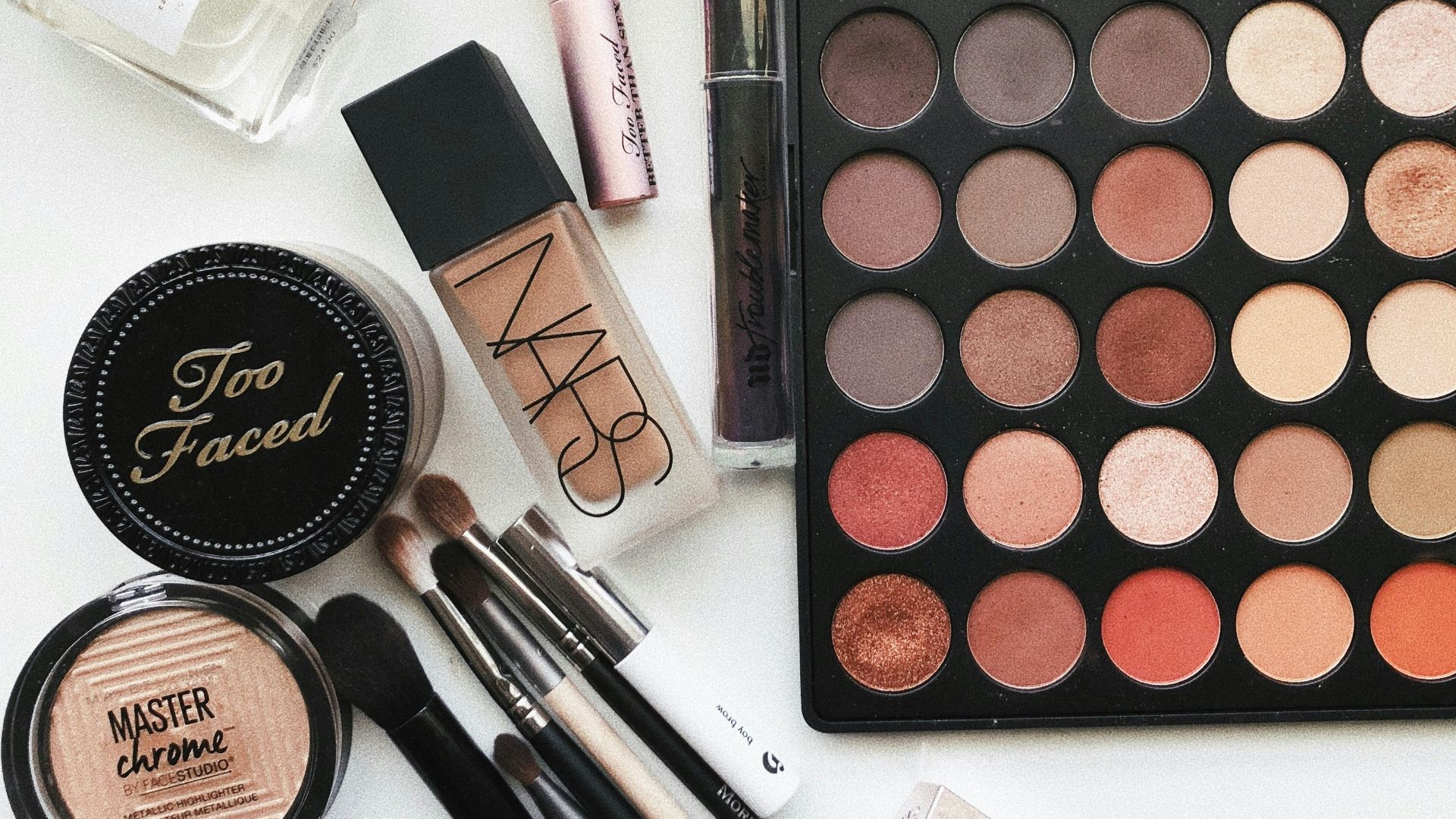 close-up photography of assorted cosmetics