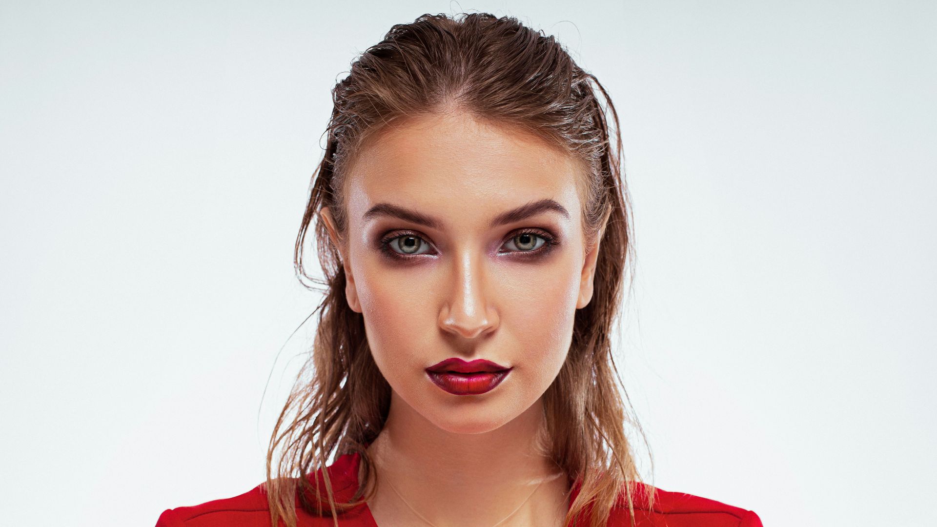 woman in red crew neck shirt