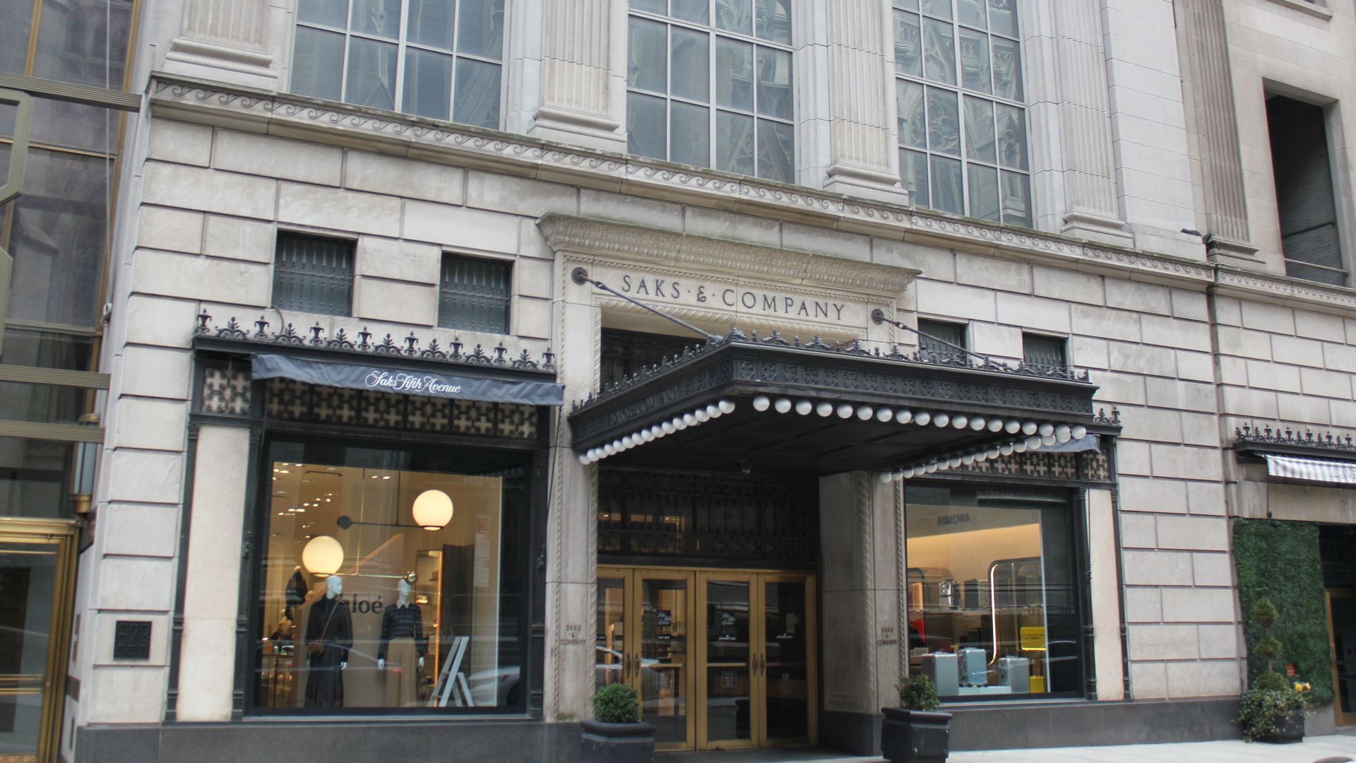 File:Saks Fifth Avenue flagship Mar 2021 60.jpg