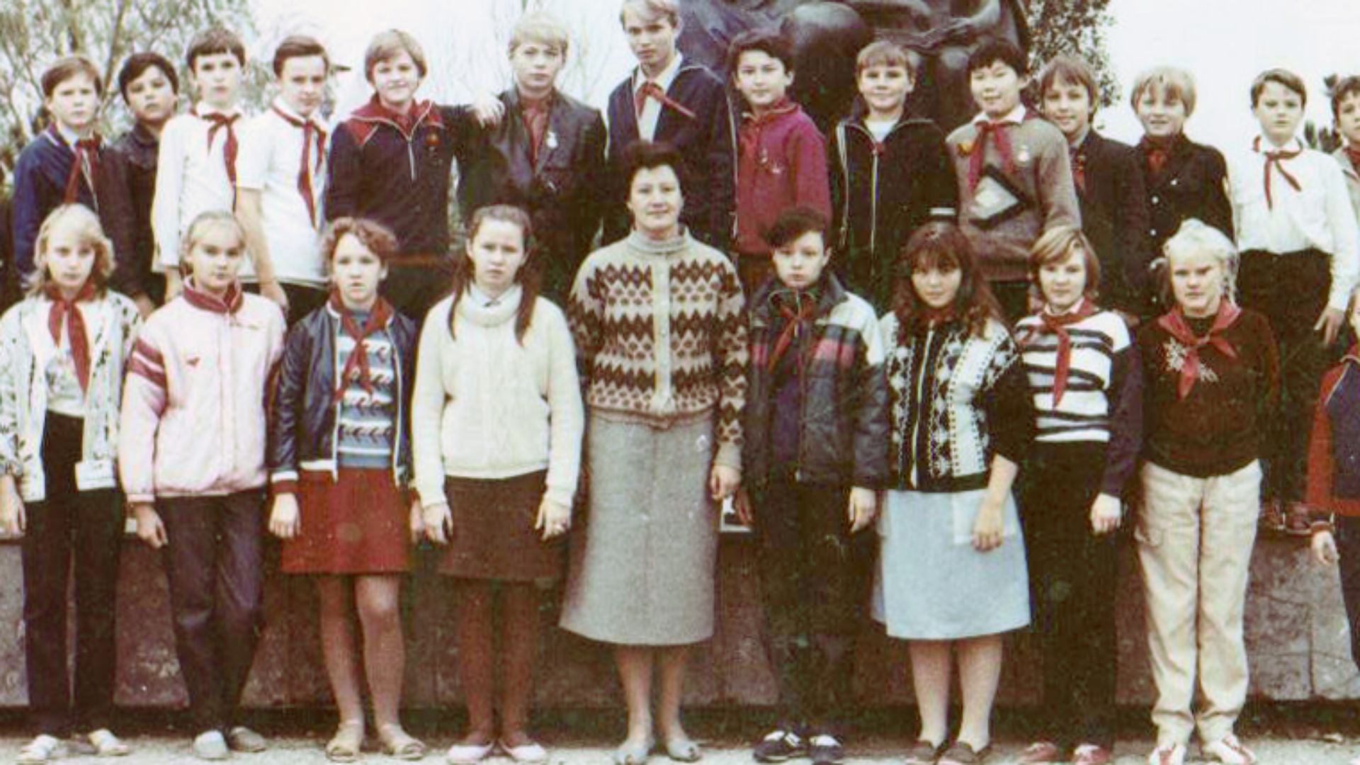File:Young pioners in Ukraine.jpg