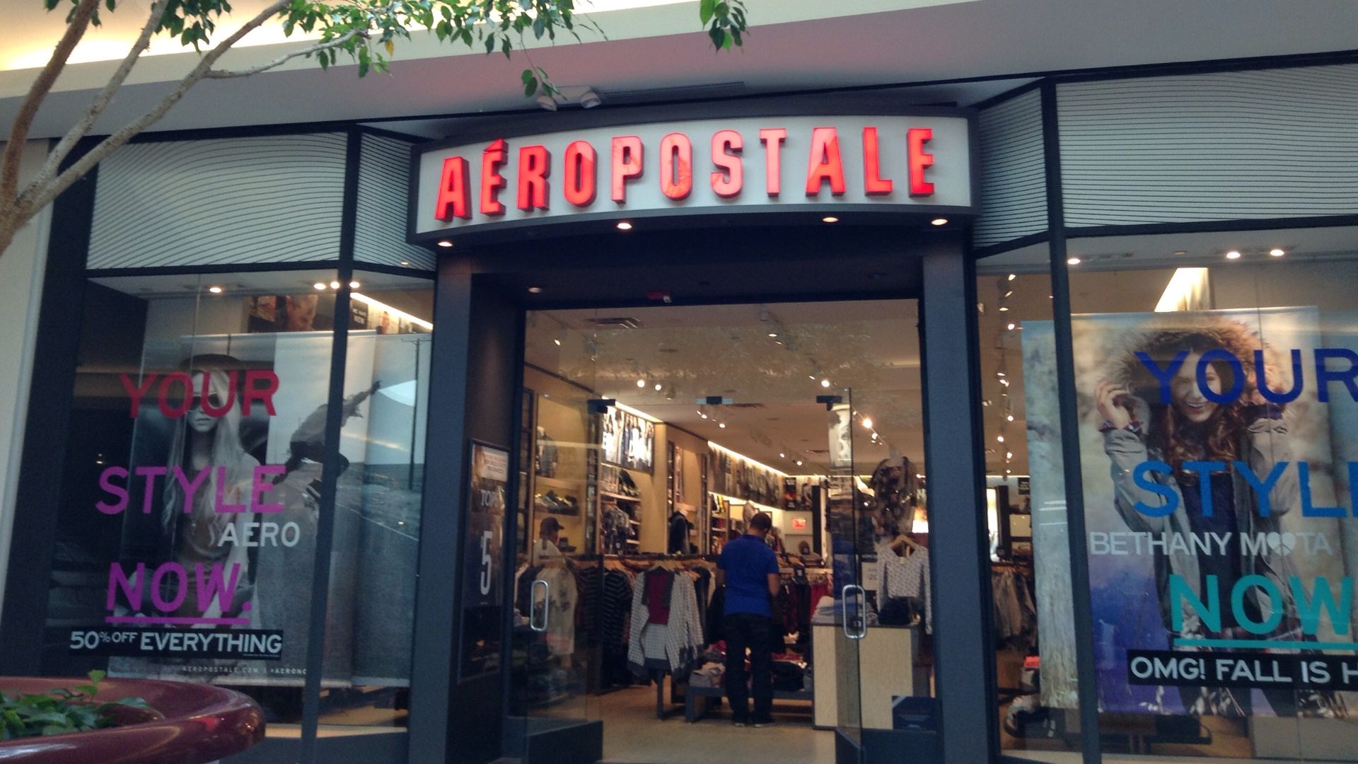 File:Aeropostale (15043115738).jpg