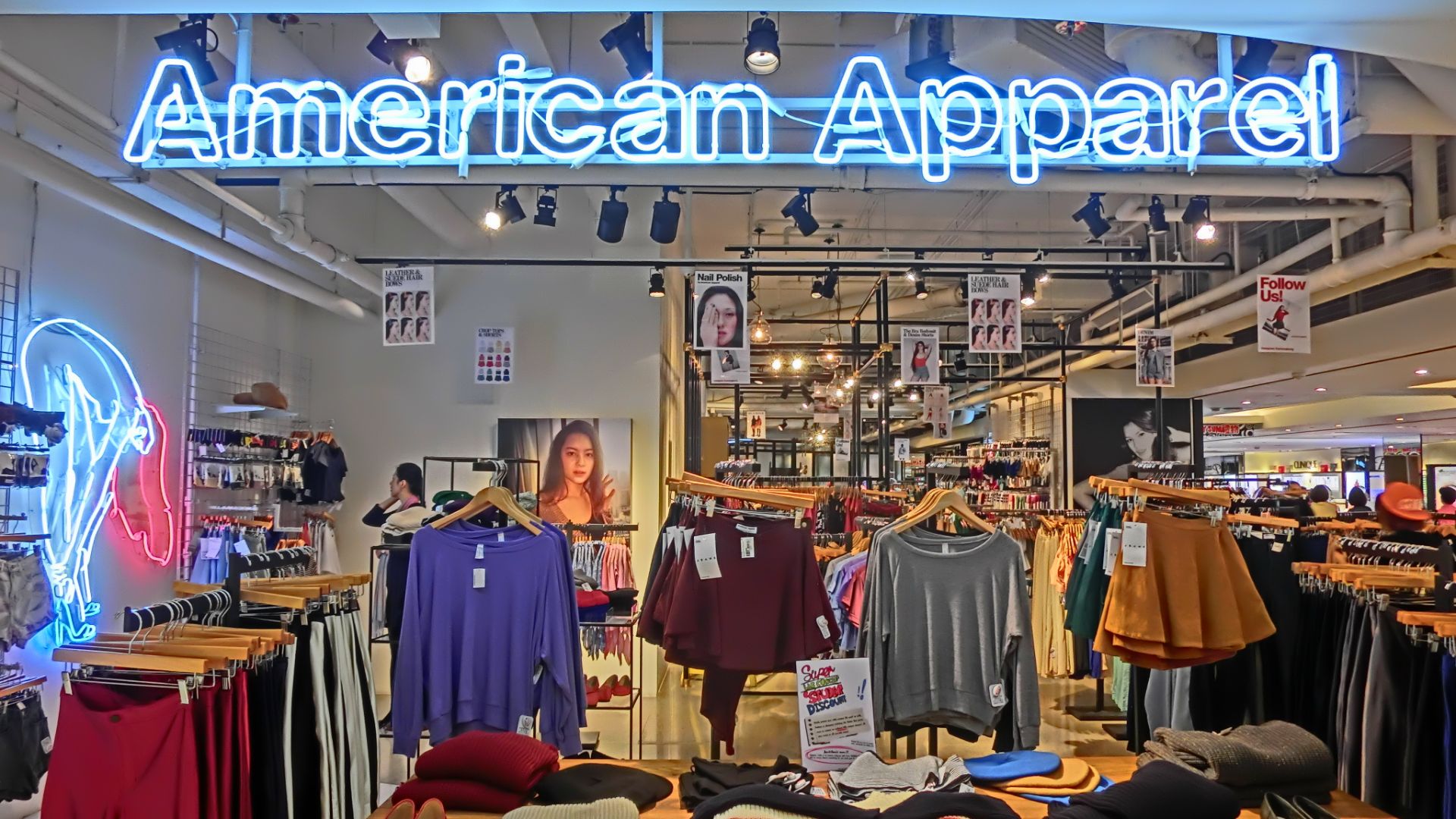 File:HK Admiralty Queensway Plaza 金鐘廊 mall shop American Apparel clothing Nov-2013.JPG