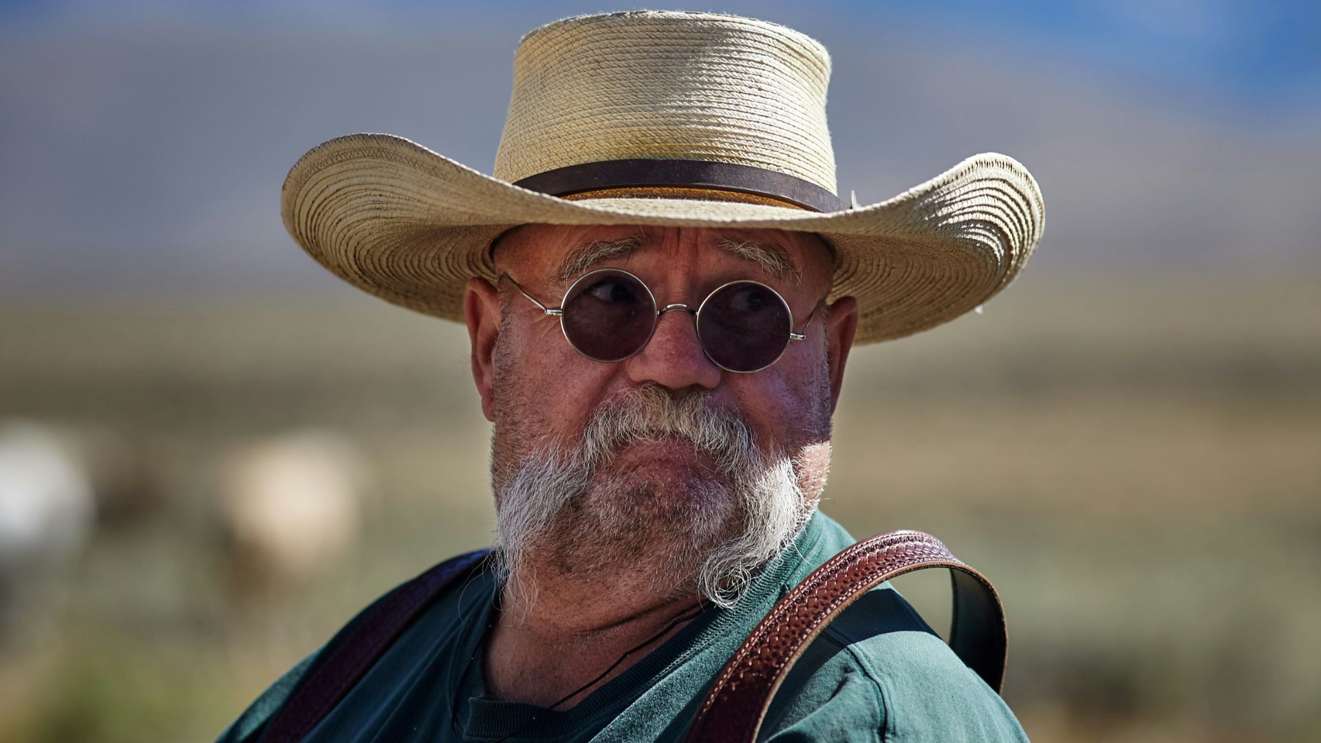 shallow focus of man wearing sunhat