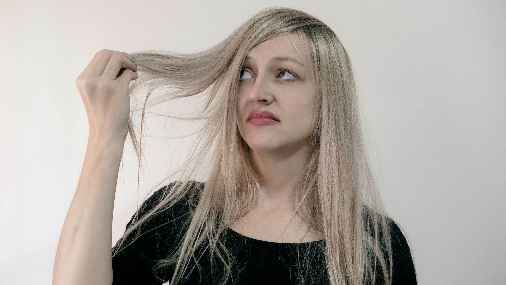 woman in black scoop neck shirt