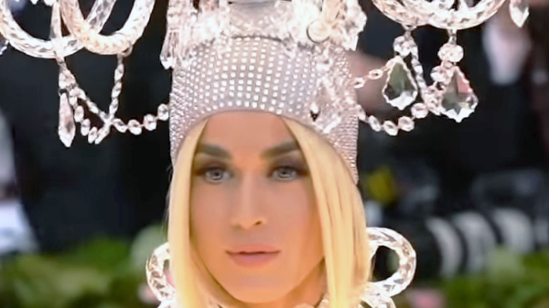 File:Katy Perry during the Met Gala 2019 (portrait crop).png