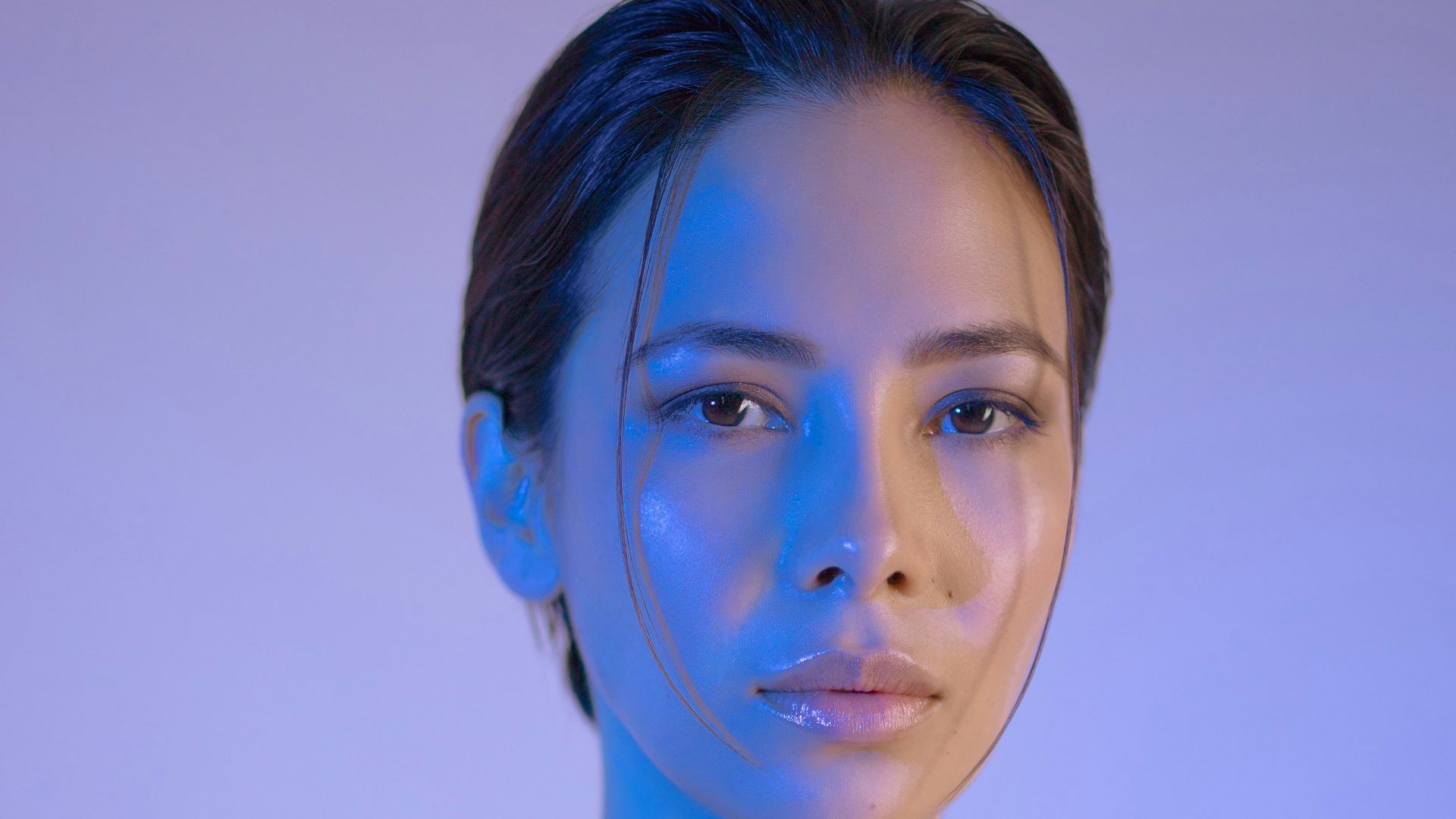 woman wearing black crew-neck shirt
