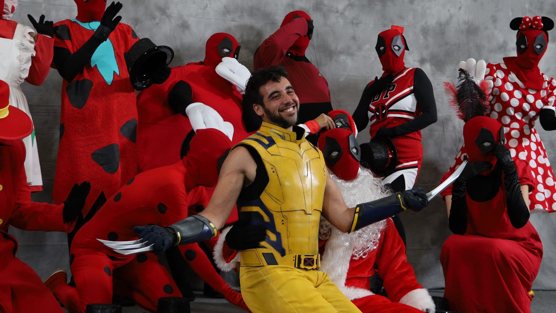 File:San Diego Comic-Con 2024 Masquerade - Deadpools and Wolverine 1.jpg