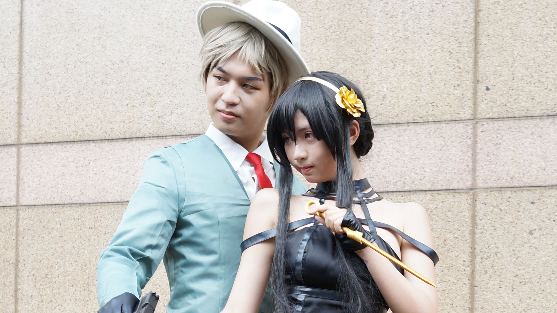 File:Liu Yuan and her friend as Yor Forger and Loid Forger standing 20220813b.jpg