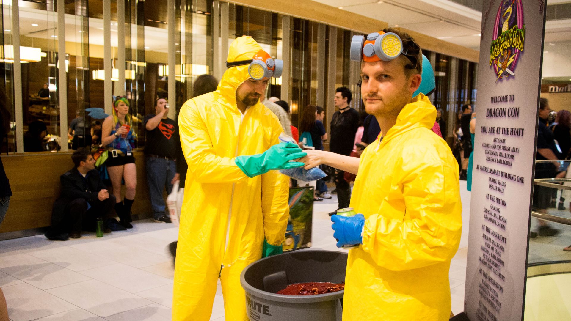 File:Dragon Con 2013 - Breaking Bad (9680705630).jpg
