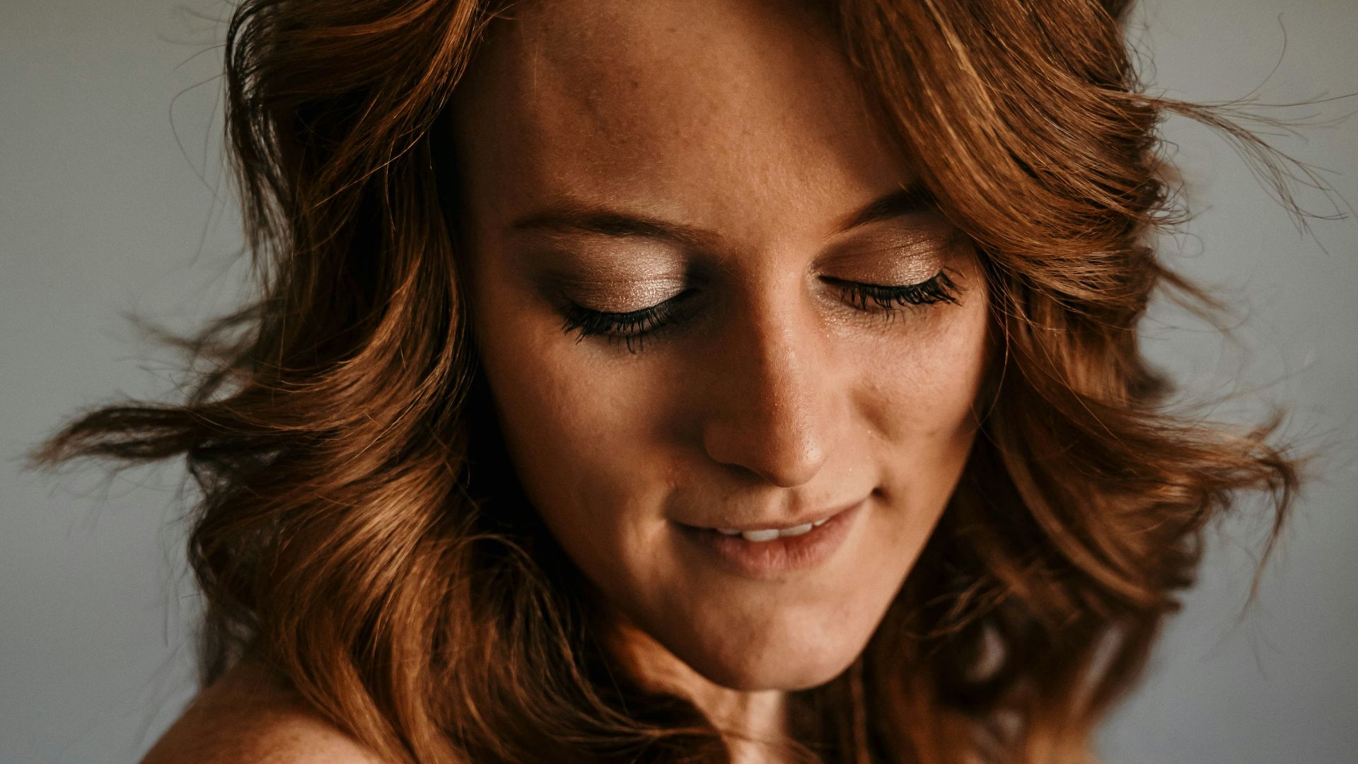 woman in black tank top