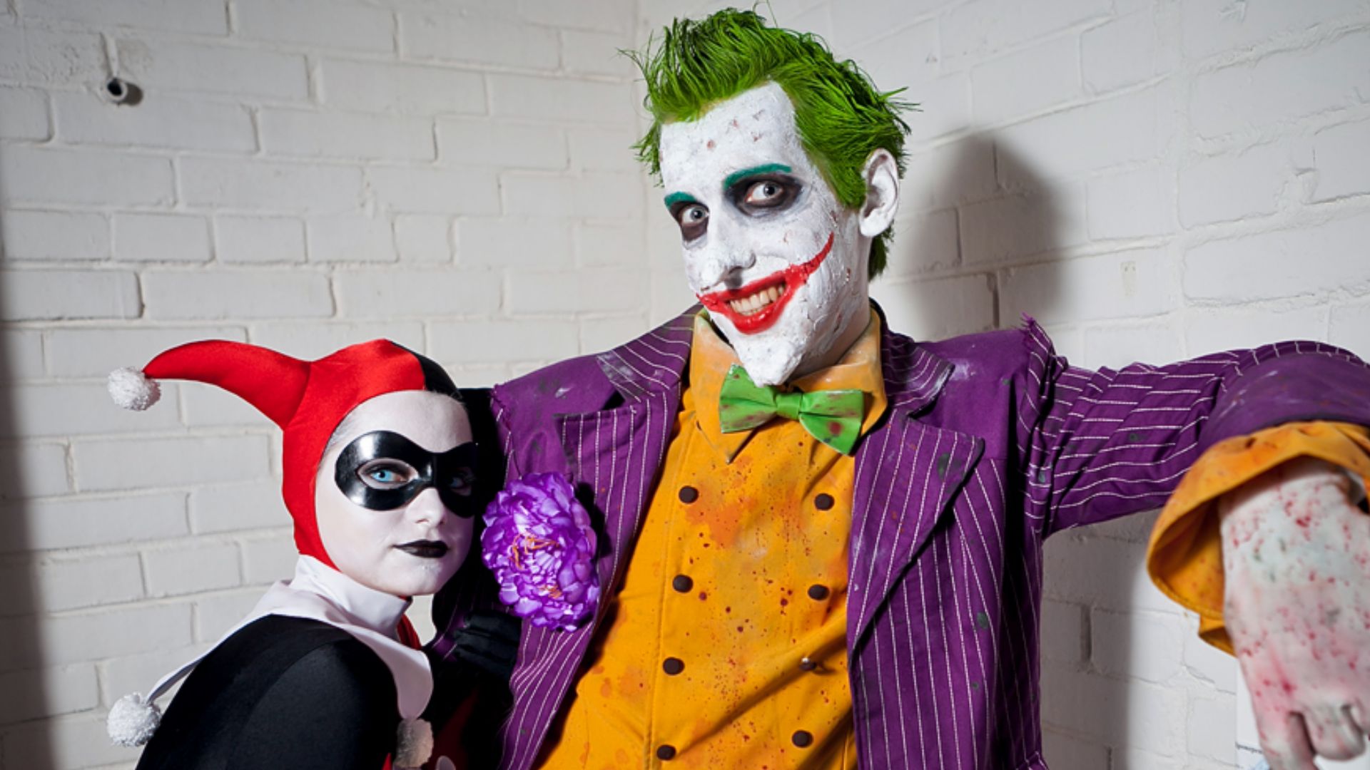 File:Cosplay of Joker and Harley Quinn at AVA Expo 2013-1.jpg