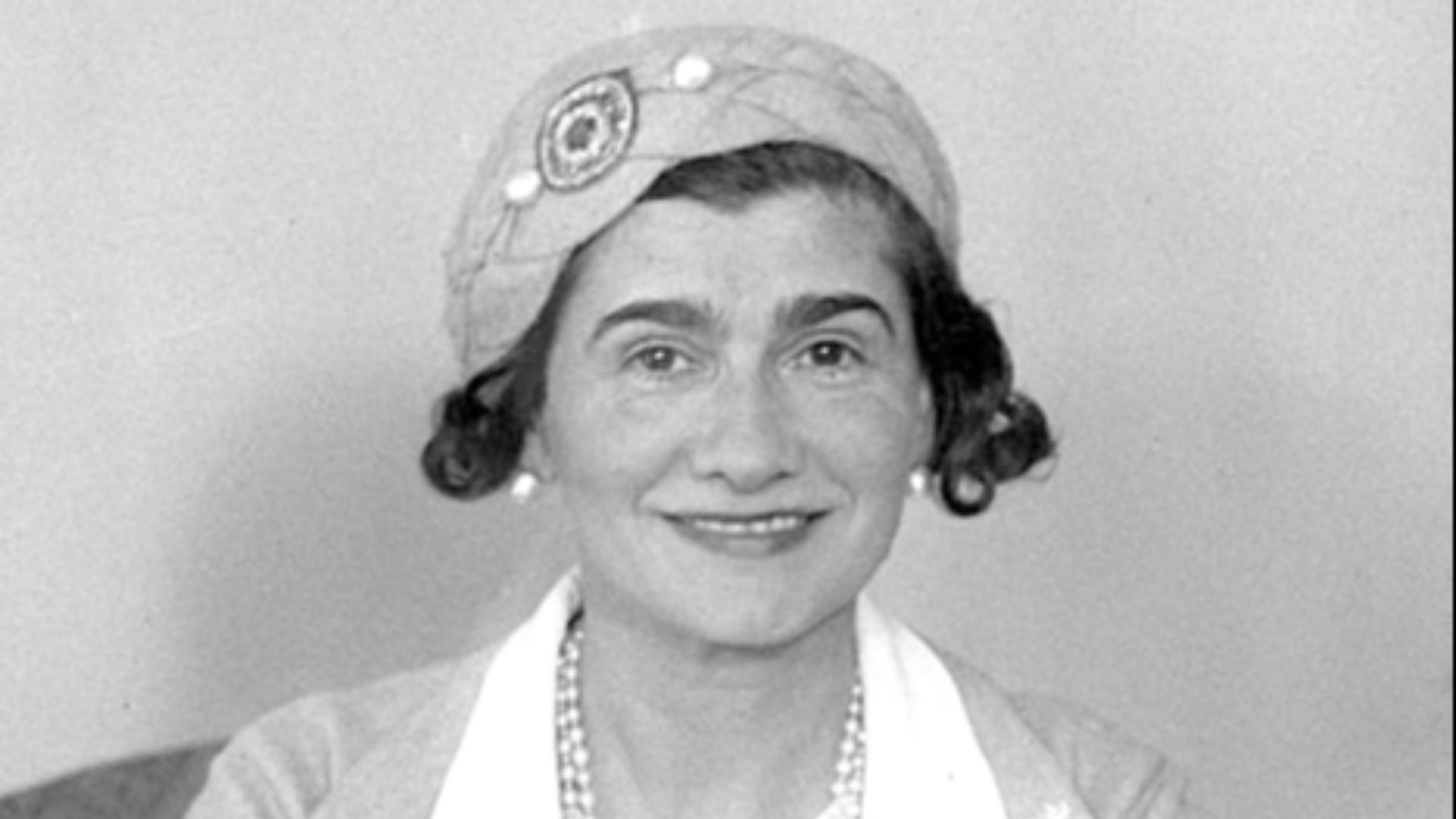 File:Coco Chanel in Los Angeles, 1931 (cropped).jpg