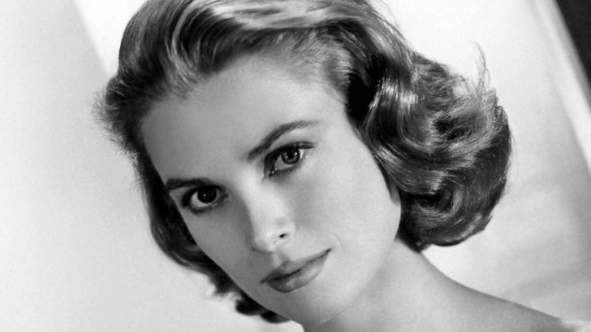 File:Grace Kelly MGM photo.jpg