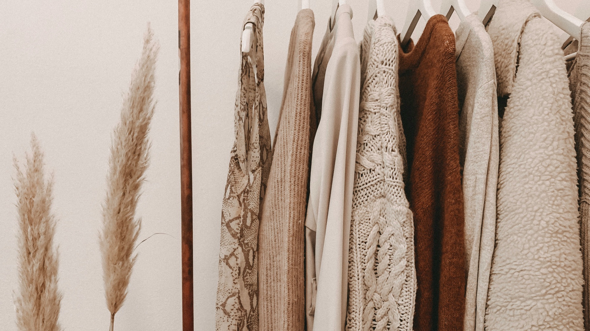 hanged top on brown and white clothes horse