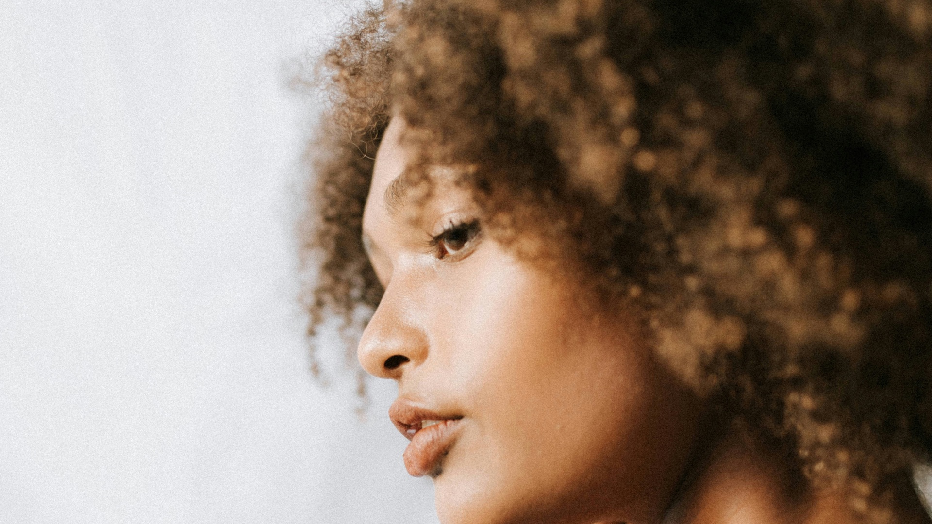 woman looking at her left