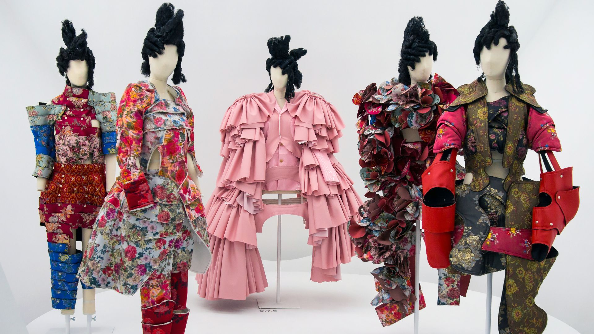 File:Comme des Garcons at the Met (62473).jpg