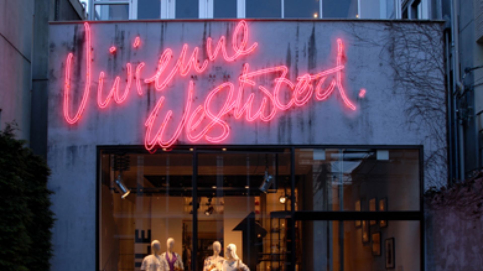 File:Vivienne Westwood Aoyama.jpg