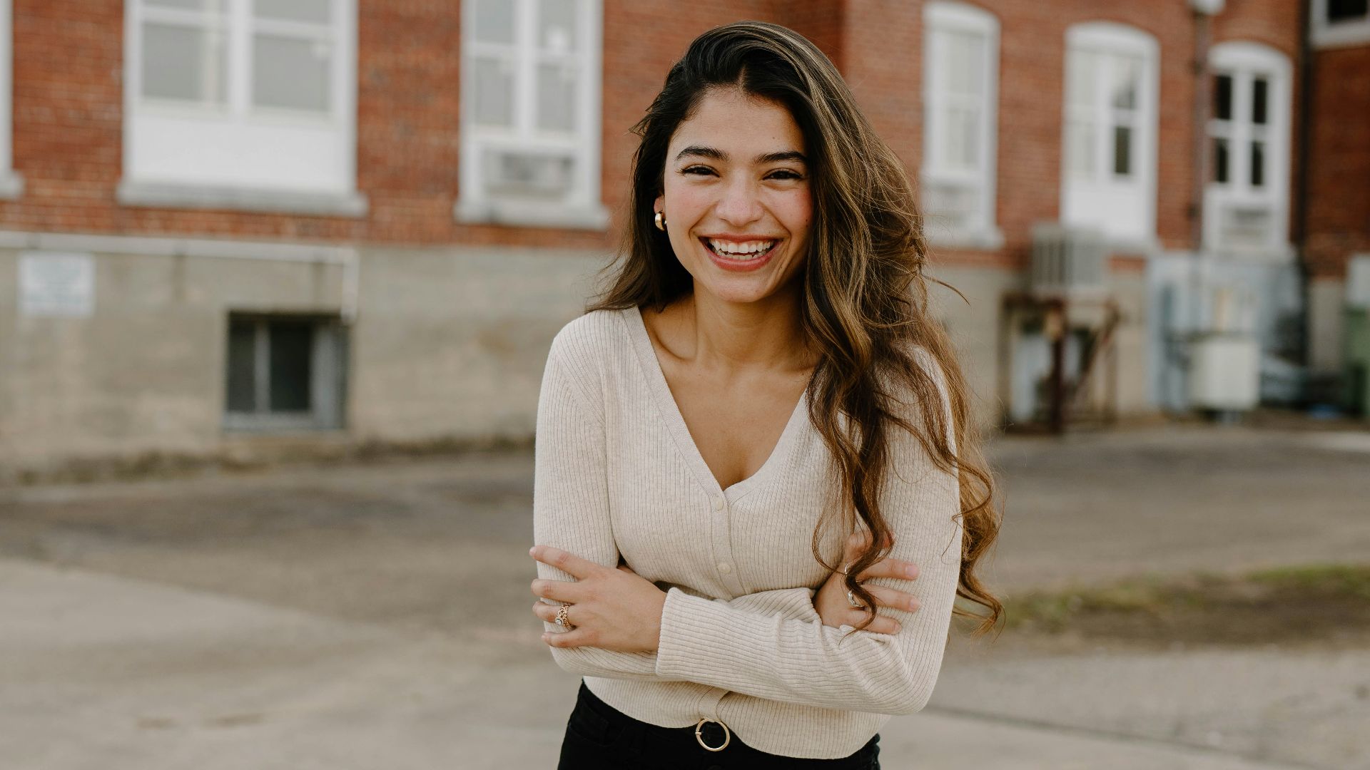 a person with the arms crossed