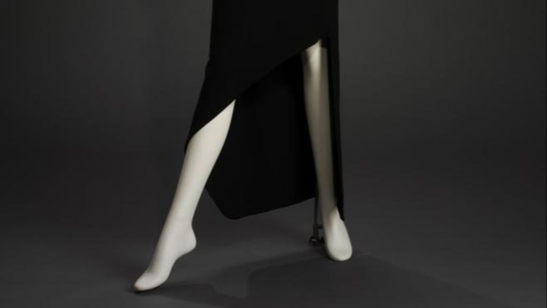 File:1966 Oscar de la Renta cocktail dress designed for Elizabeth Arden.jpg