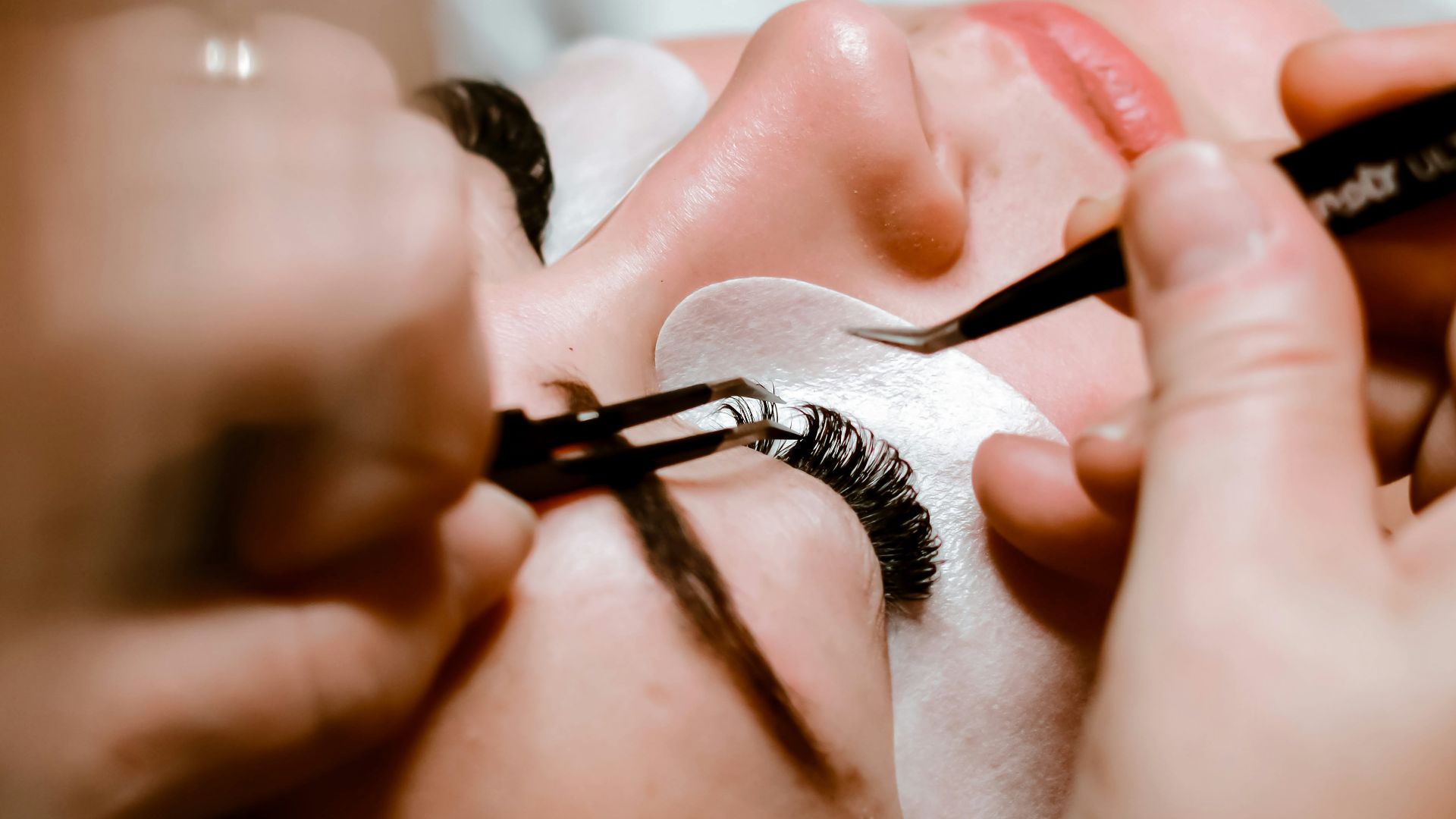 person holding black and silver scissors