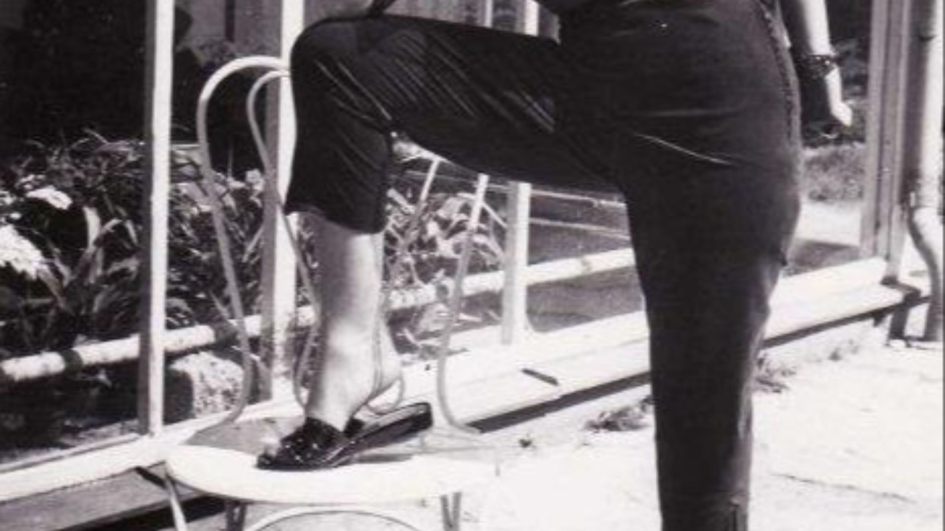 File:SonjaDeLennart 1949 Mady Rahl modelt Sommermodell der Caprihose.jpg