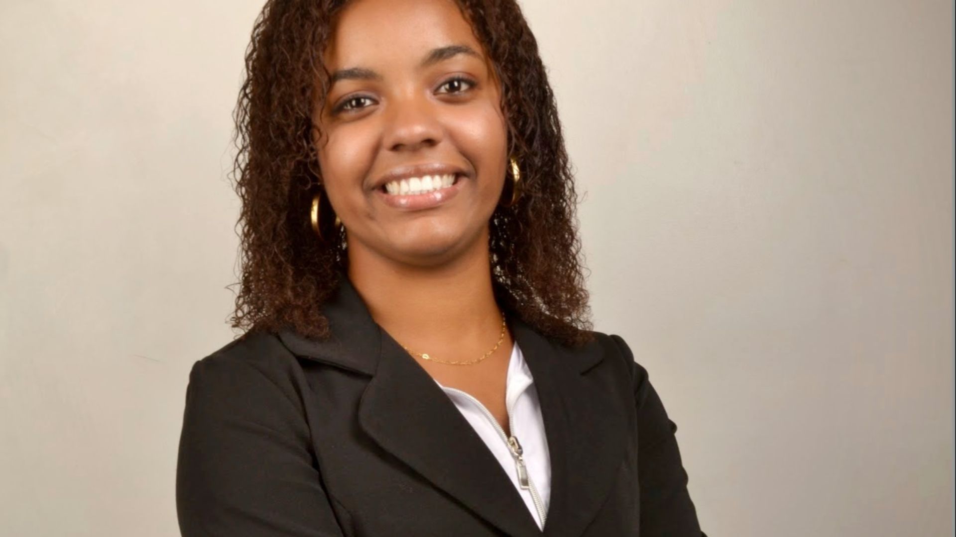 File:Black woman with women's suit 5.jpg - Wikimedia Commons