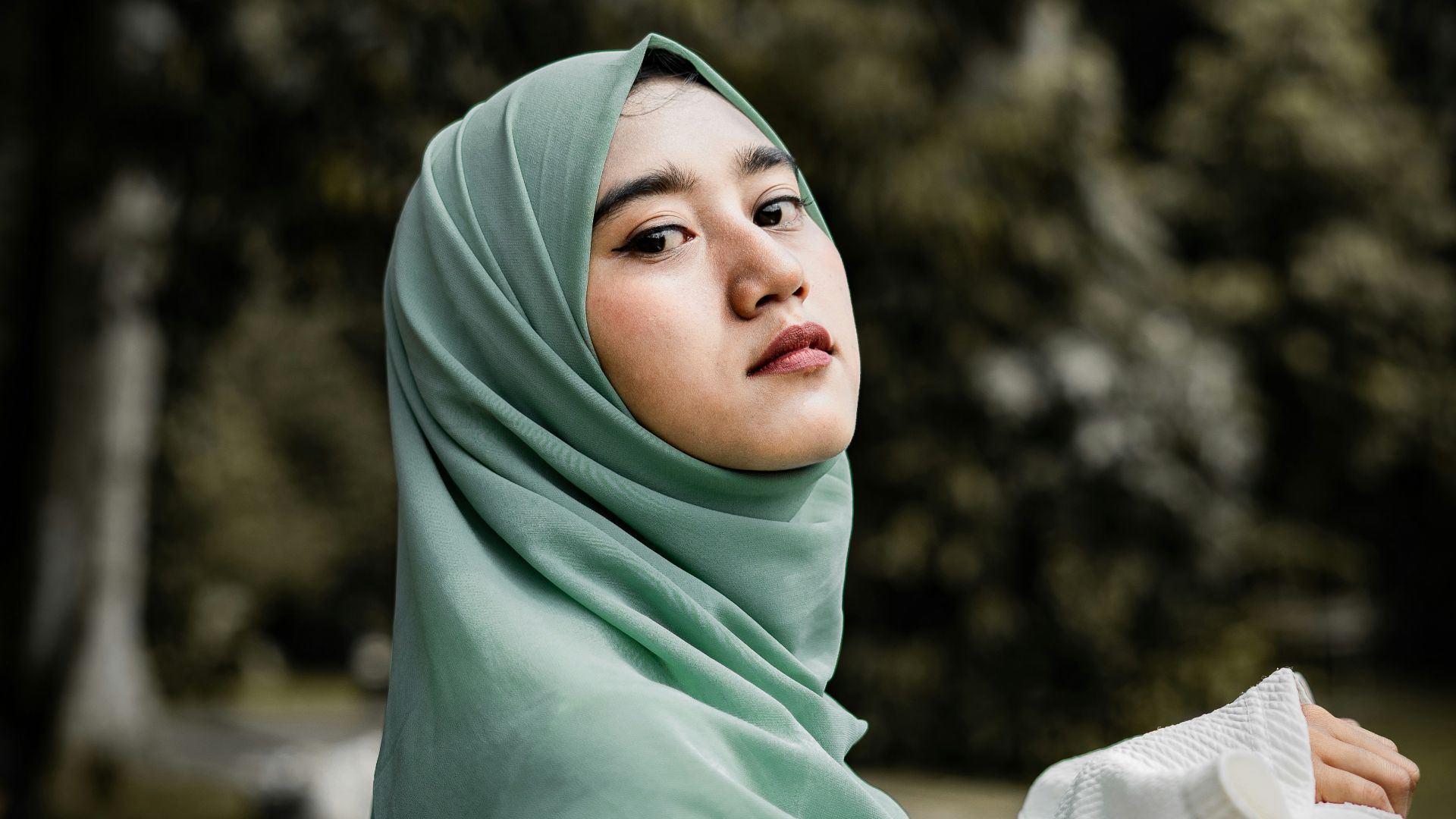 woman wearing grey hijab
