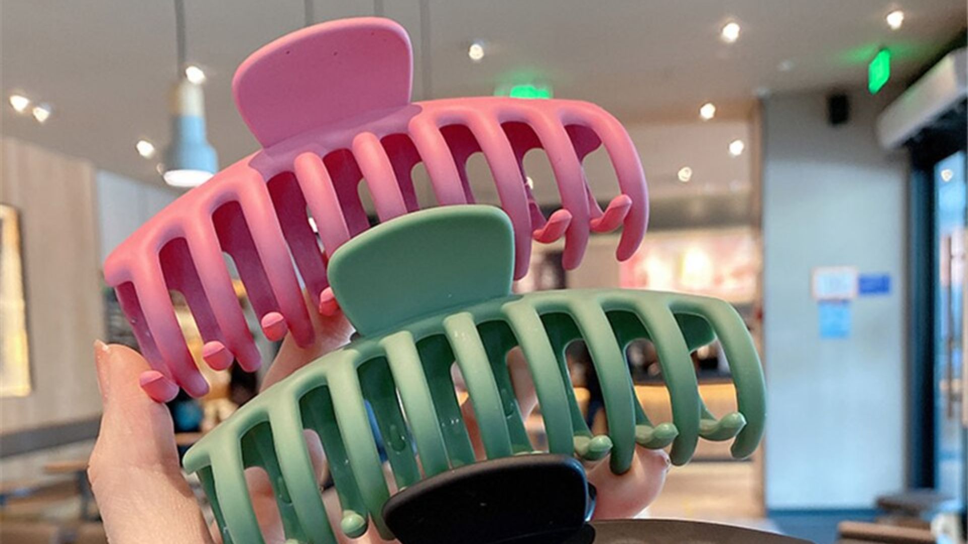 File:3 big claw clips for thick long hair.png - Wikimedia Commons