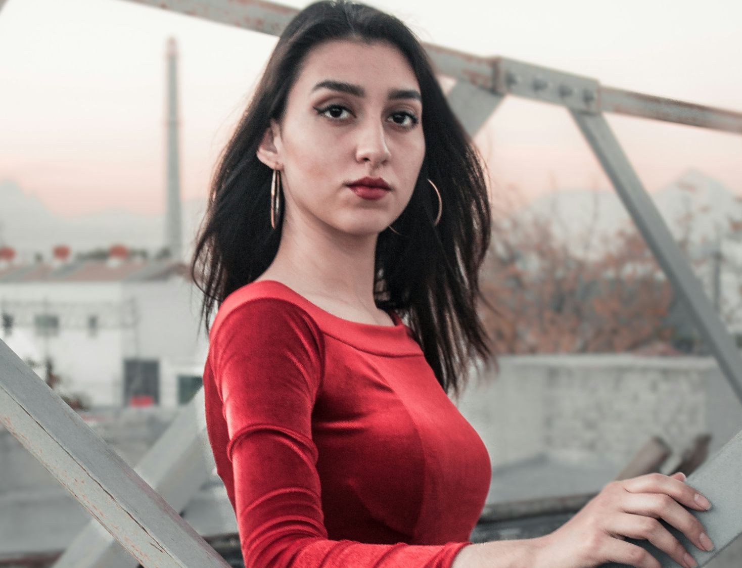 Relatable Look 10 Colors That Make You Look Powerful & 10 That Make You Look ...