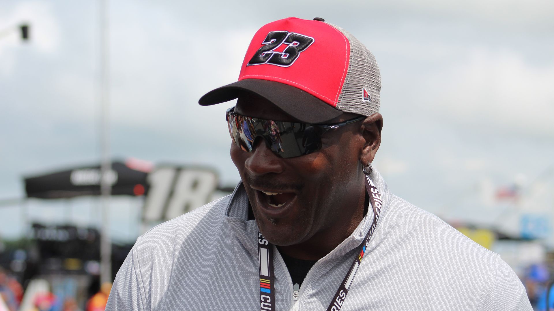 File:Michael jordan (51278165340).jpg