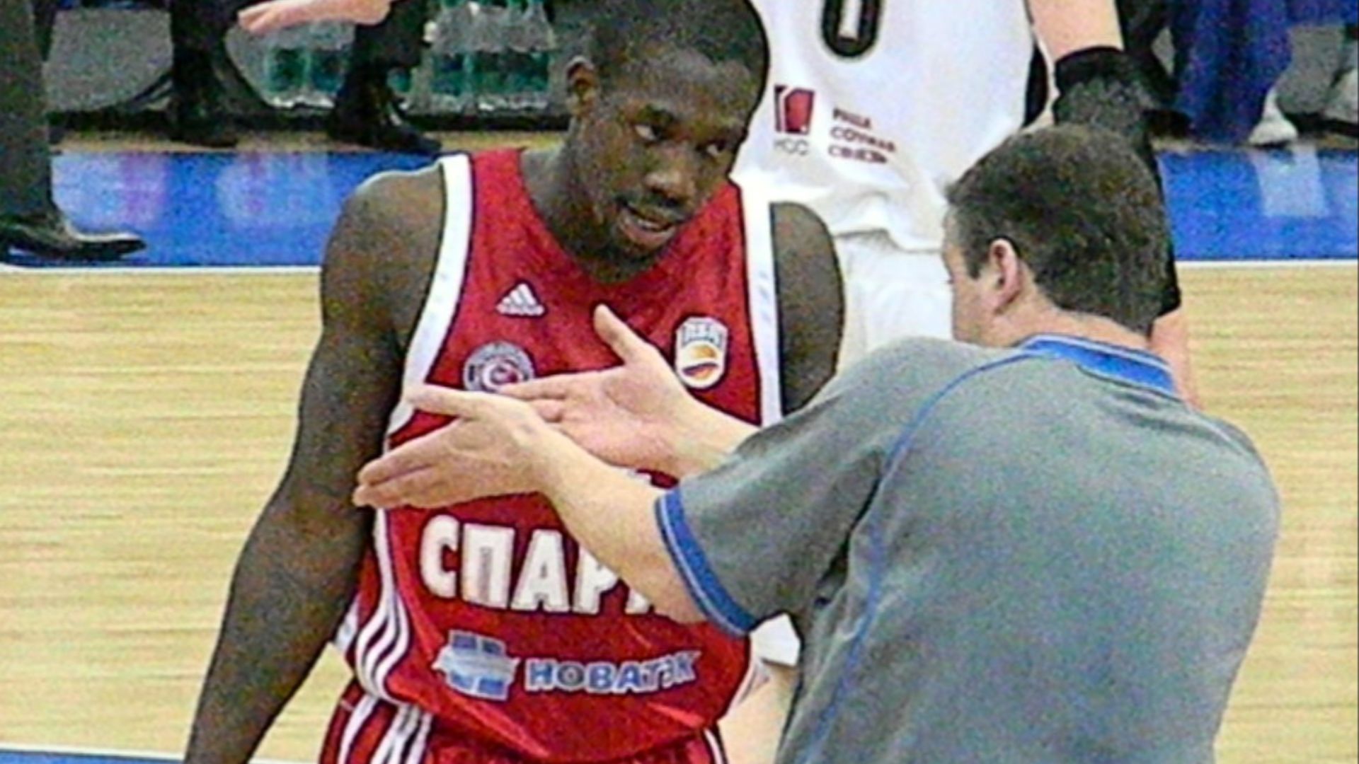 File:Patrick Beverley talk to referee.JPG