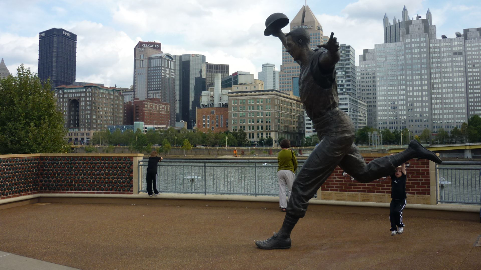 File:Bill Mazeroski Statue.JPG