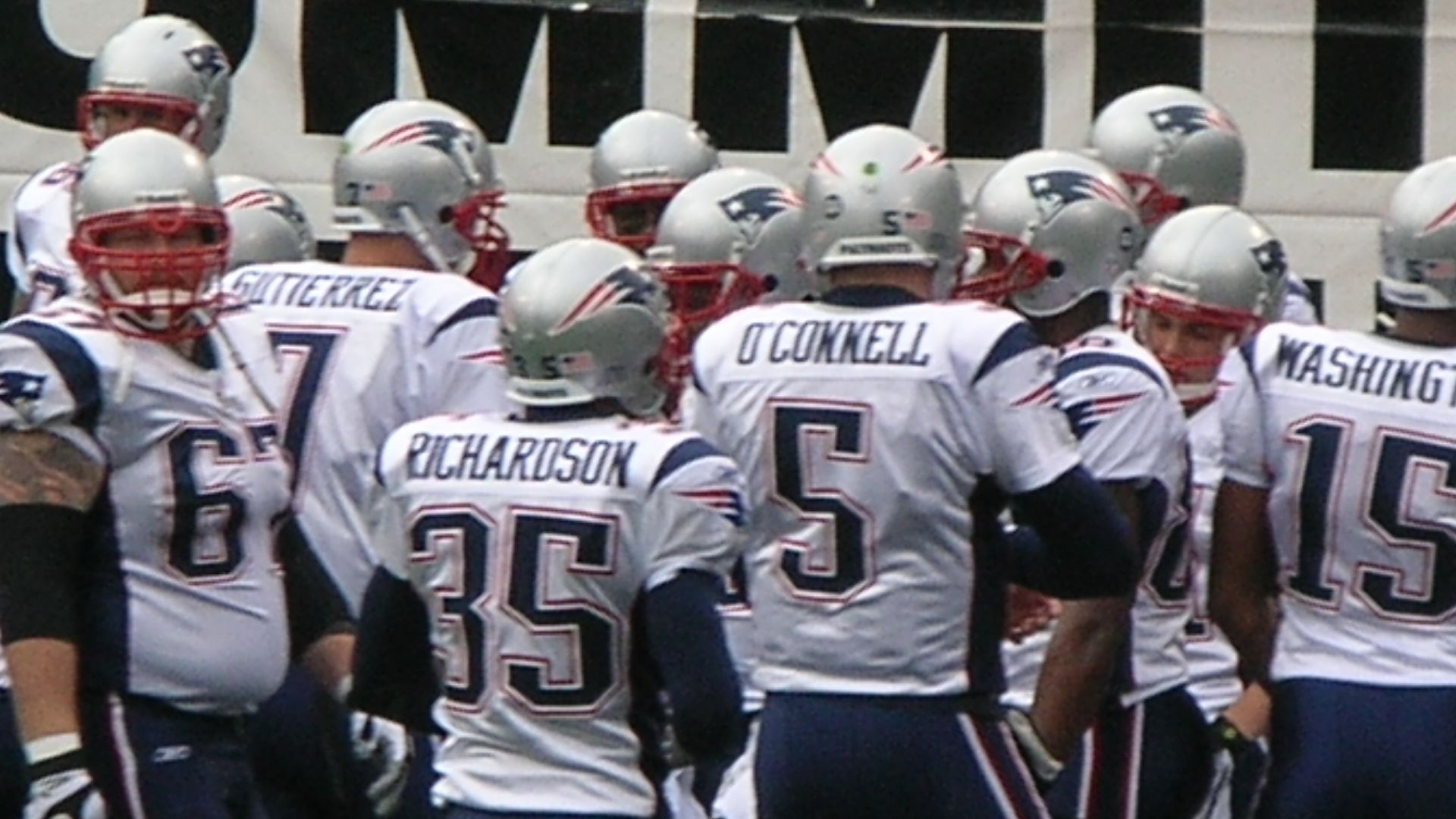 File:Patriots in huddle pregame at New England at Oakland 12-14-08.JPG