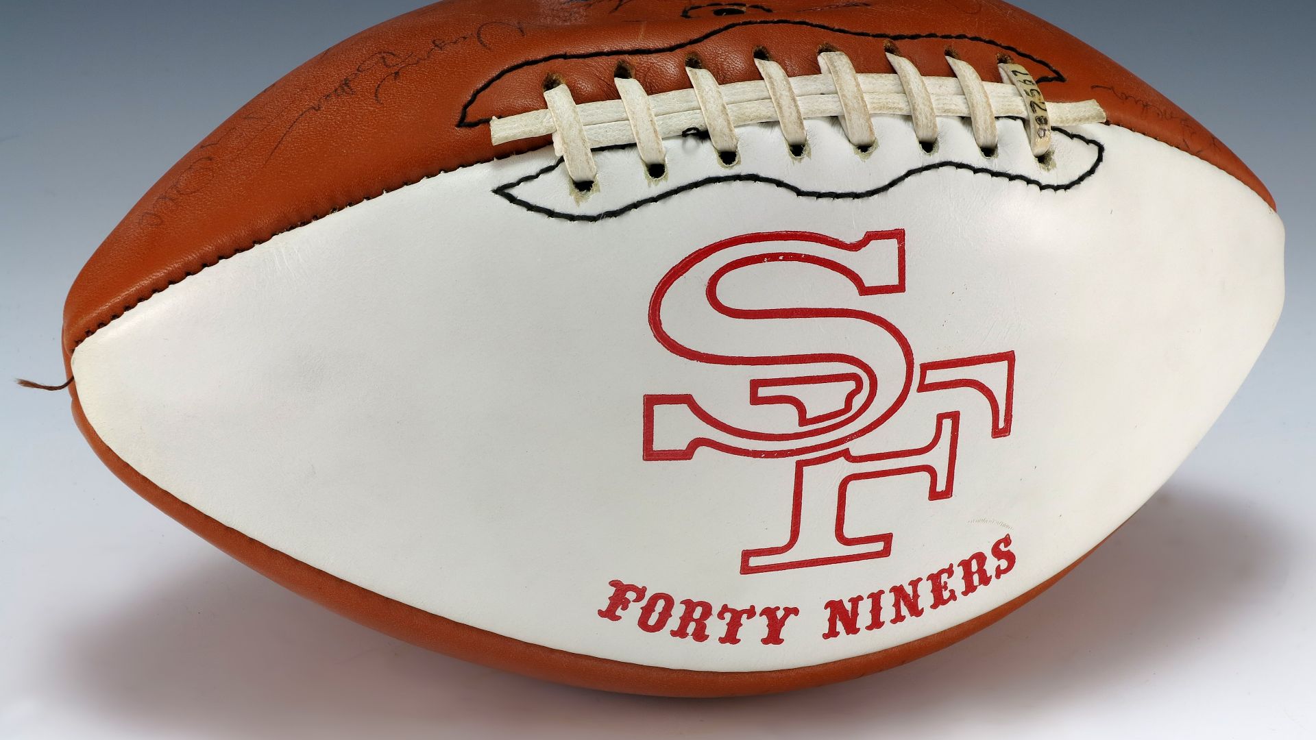File:Football signed by 1975 San Francisco 49ers (1987.567.1).jpg
