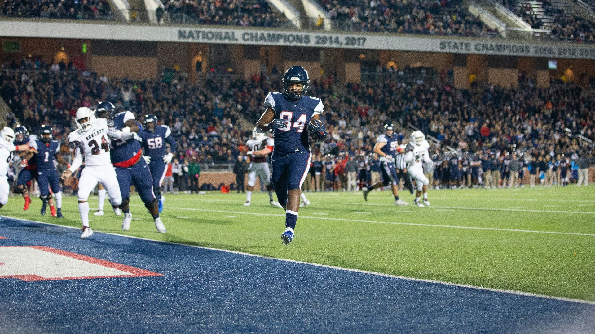 football players on field during daytime
