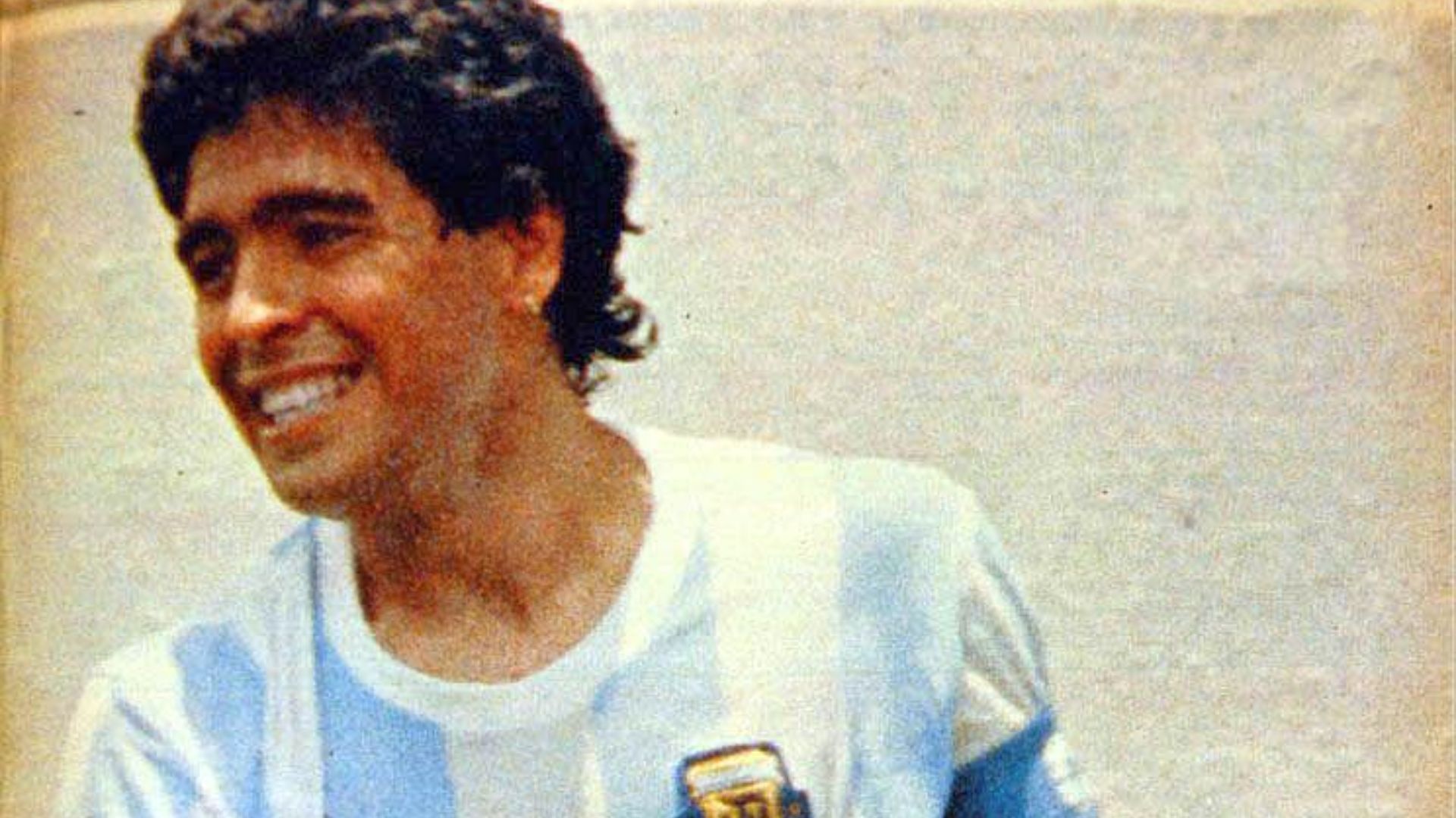 File:Maradona 1986 vs italy.jpg