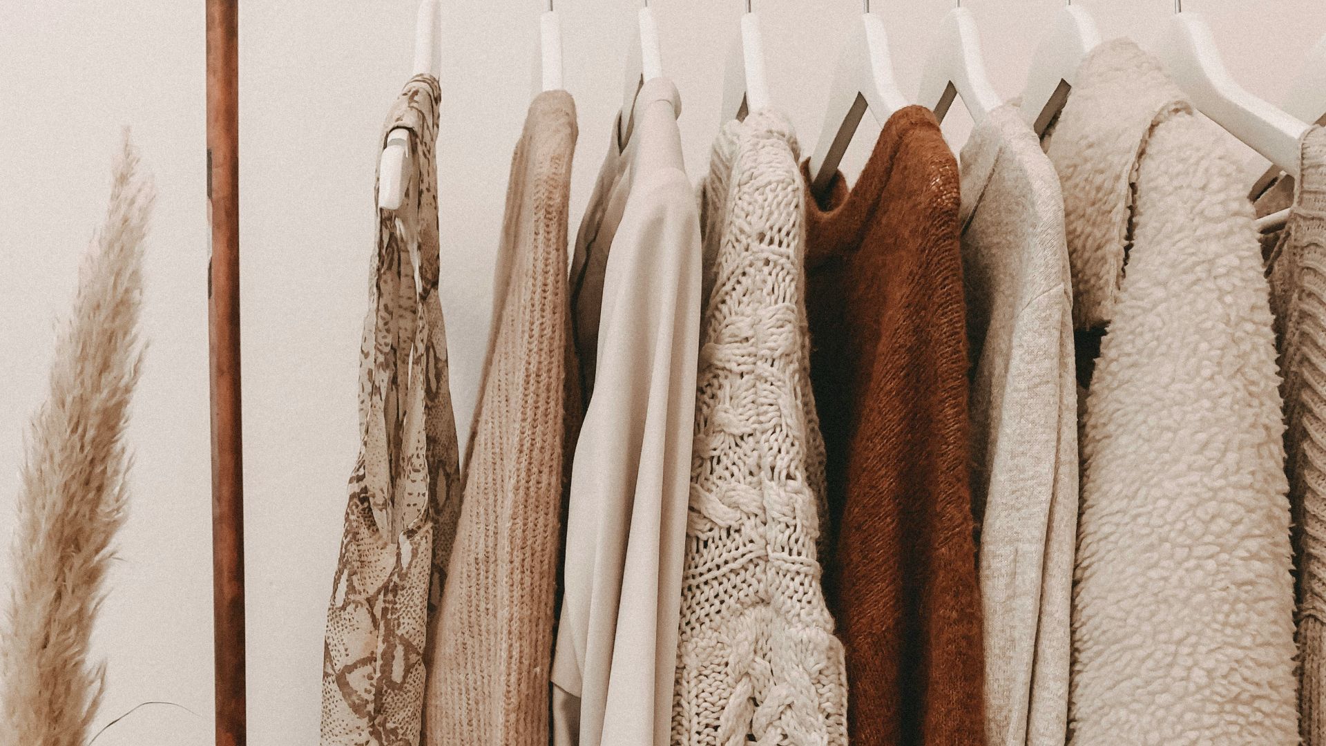 hanged top on brown and white clothes horse