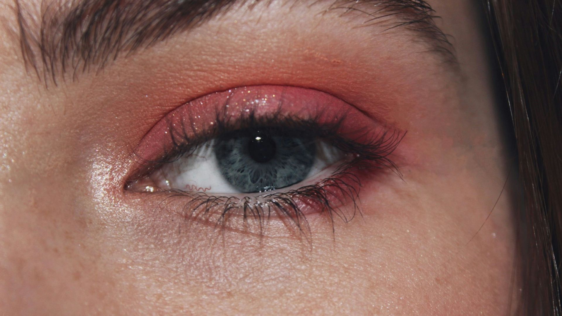 persons brown eyes and brown hair