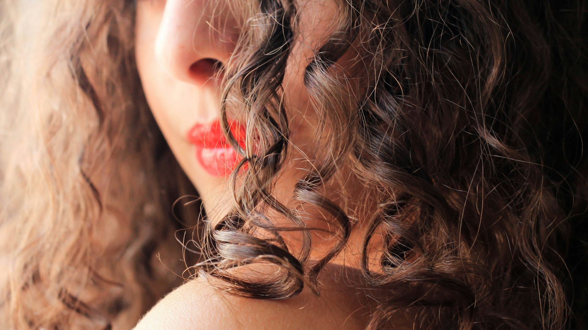 woman with red lipstick and blonde hair