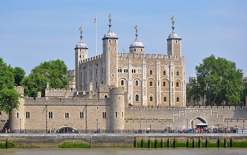800px-Tower_of_London_viewed_from_the_River_Thames