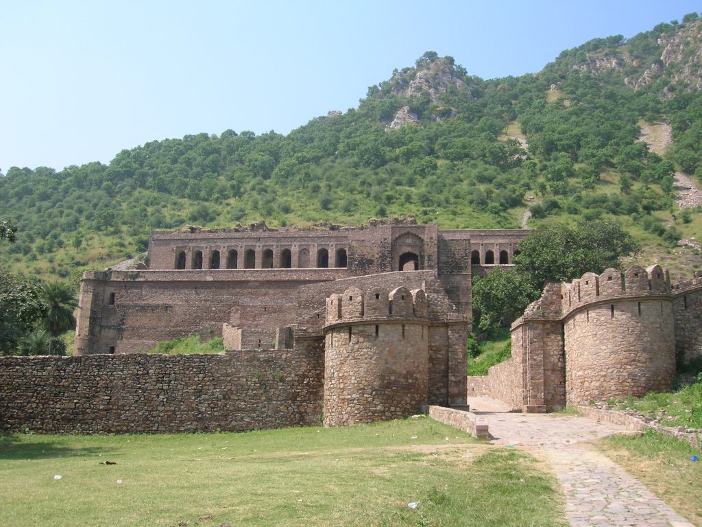 Bhangarh_Fort_Entrance-1024x768.jpg