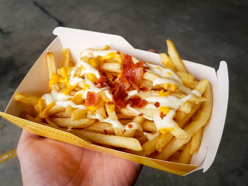 mcdonalds-singapore-cheesy-loaded-fries-1