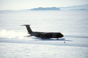 1024px-A_C-5B_Galaxy_aircraft_lands_on_the_ice_runway_near_McMurdo_Station_during_Operation_Deep_Freeze_90_DF-ST-90-10233-300x197.jpg