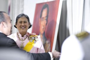 800px-Princess_Sirindhorn_2009-12-7_Royal_Thai_Government_House_2-300x200.jpg