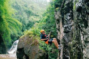 canyoning-dalat-vietnam-300x200.jpg