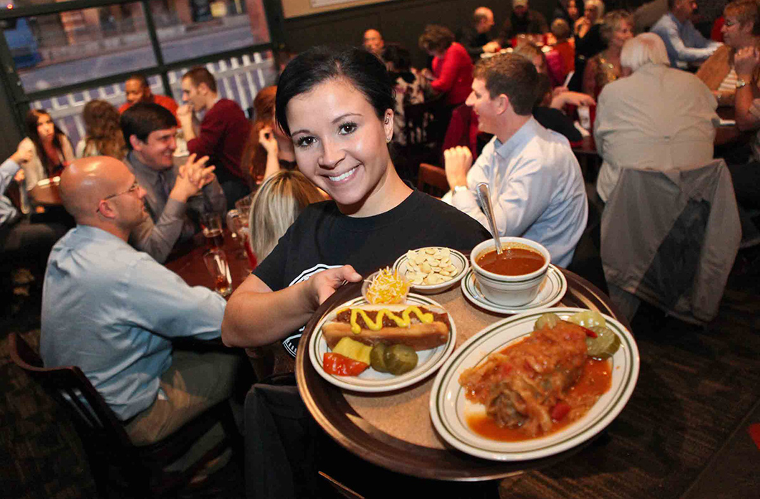 waitress-1529677342821.jpg