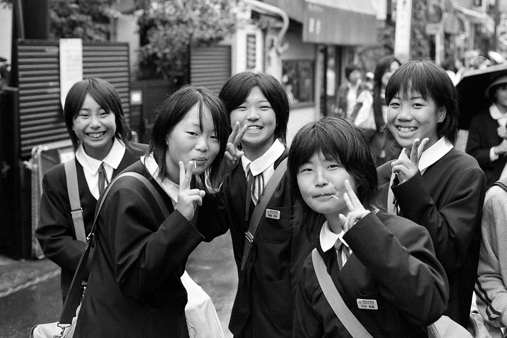 1024px-japanese_schoolgirls-1539188816366.jpg